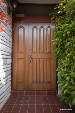木製玄関ドア（施工前）