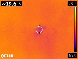 散水後1時間後の天井の赤外線画像