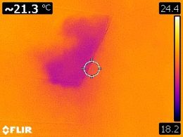 散水後２時間後の天井の赤外線画像