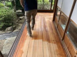ハードクリアオイル塗装中