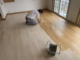 オイルを塗布しながら拭き取り