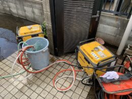 洗浄機2台で洗浄中