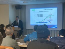 山田企画課室長による製品説明