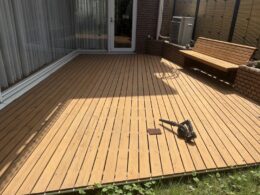 研磨後ブロアーによる清掃