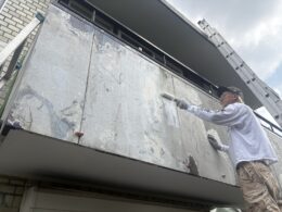 浸透型カチオン系シーラーによって下地モルたりの強度を増します