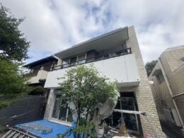 微弾性フィラーを砂骨ローラーで2回