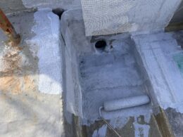 改修用ドレンとの取り合いは補強布（メッシュ）