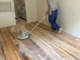 サンディングによる木肌調整