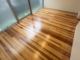 無垢フローリングウレタンクリアー仕上