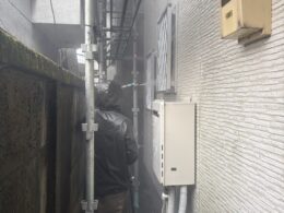 15Mpaの圧力で藻やカビをそぎ落とします。