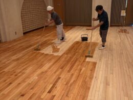 ハードクリアオイル塗装中