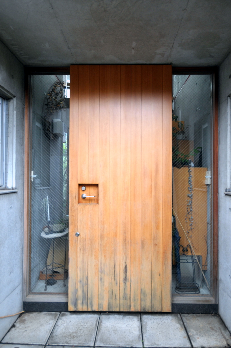 木製玄関ドア 塗装現場ブログ 安田塗装