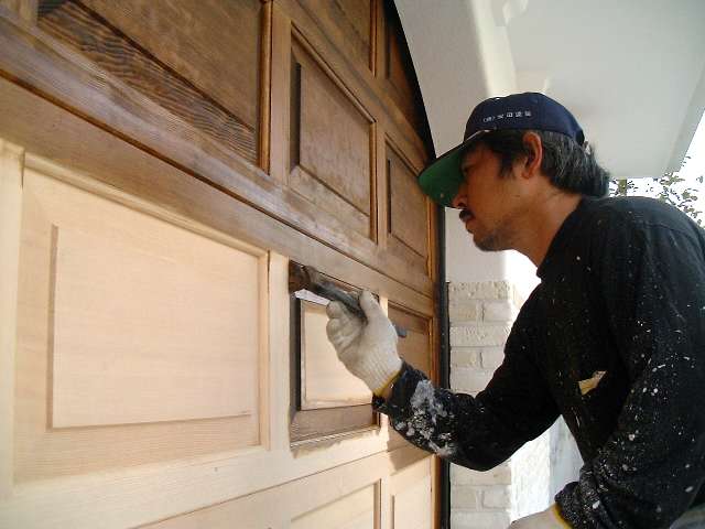 木製シャッターを木材保護塗料（シッケンズセトールHLS)仕上