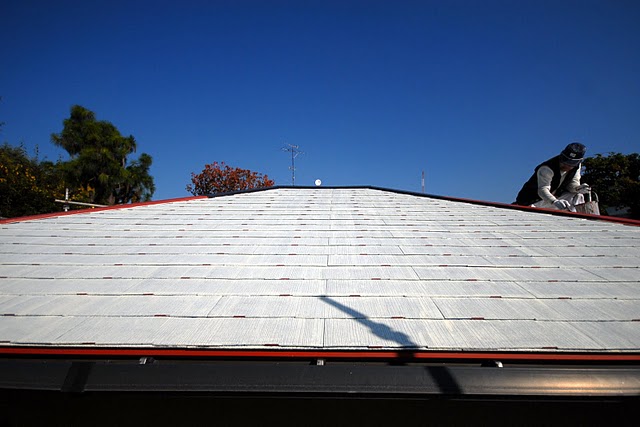 スレート屋根：サーモアイシーラー塗布、タスペーサー挿入後
